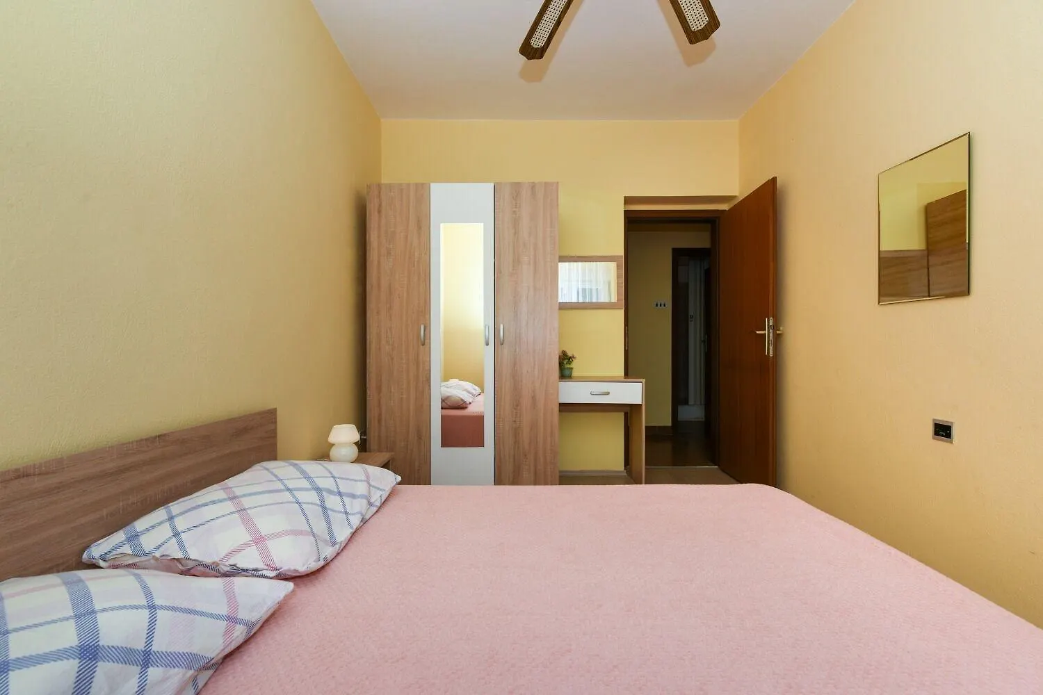 Apartments Kolt - 15M From Sea Kali