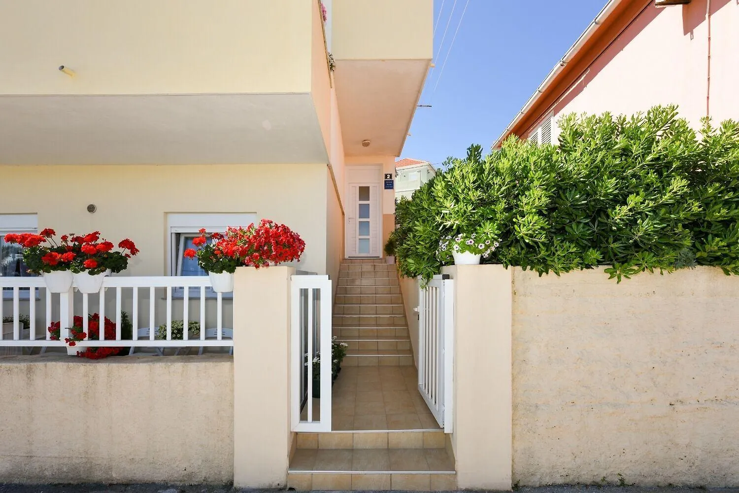 Apartments Kolt - 15M From Sea Kali