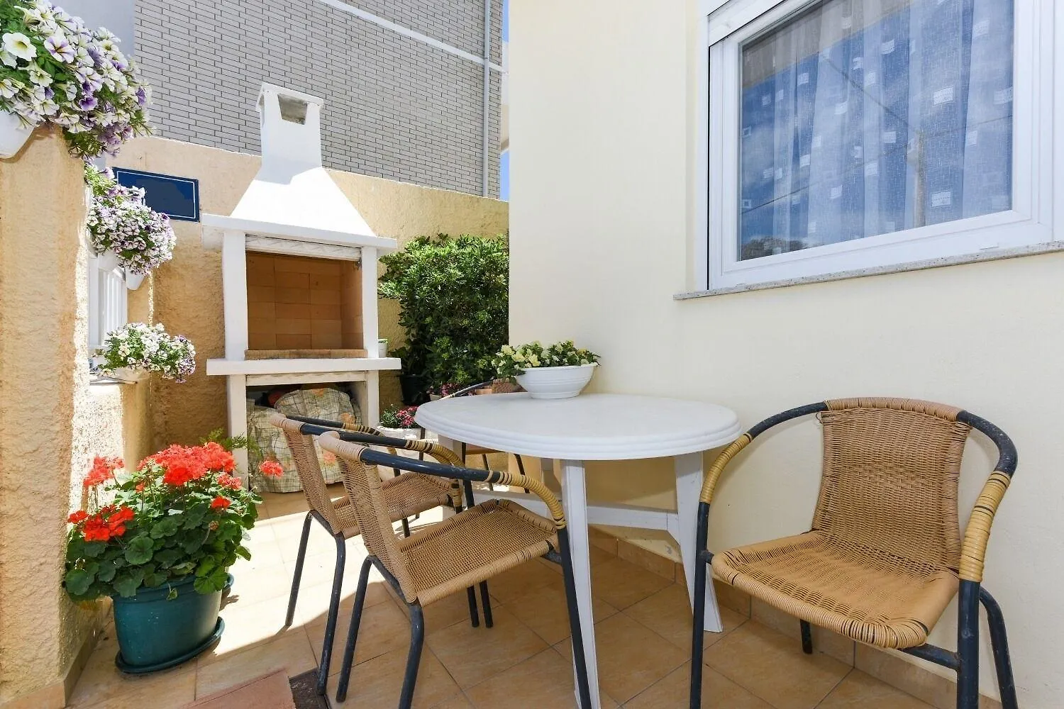 Apartments Kolt - 15M From Sea Kali